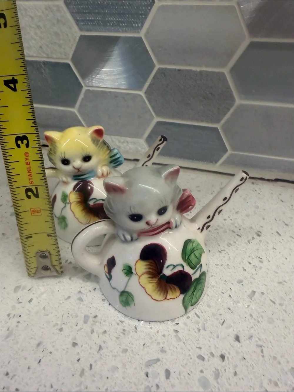 Vintage 1950 Napco Cat on Tea Pot Salt & Pepper Shakers. MCM. Rare. Bring Offers